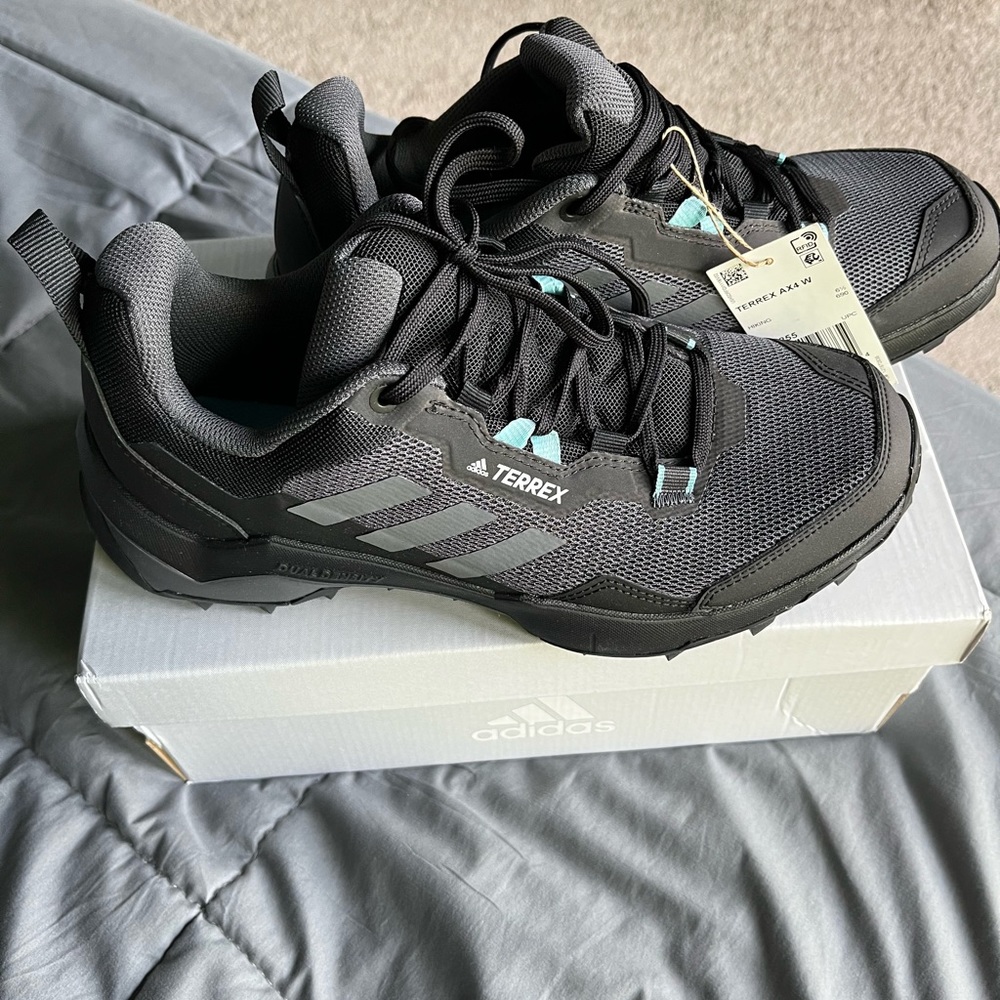 New Womens size 8 Terrex AX4.